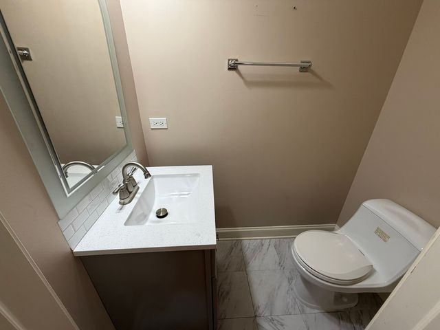 183 N Des Plaines River Road E2, Des Plaines, IL 60016