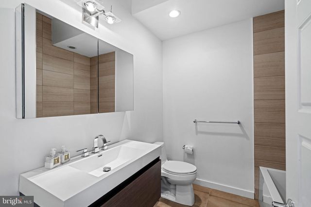 418 WALLACE ST, Philadelphia, PA 19123