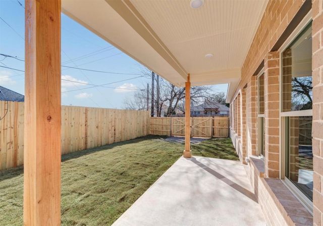 100 Hackberry Lane, Roanoke, TX 76262