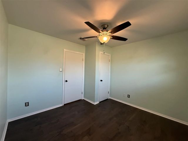 106 S Magnolia Street, Lake Jackson, TX 77566