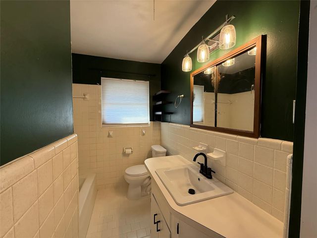 106 S Magnolia Street, Lake Jackson, TX 77566