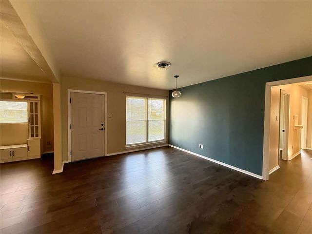 106 S Magnolia Street, Lake Jackson, TX 77566