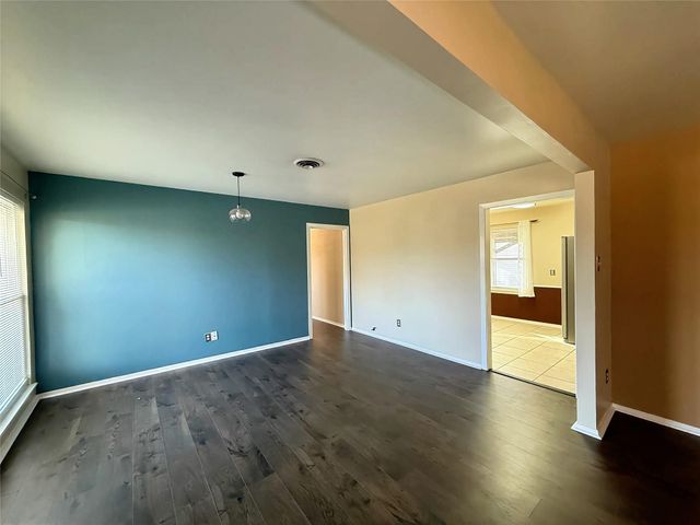 106 S Magnolia Street, Lake Jackson, TX 77566