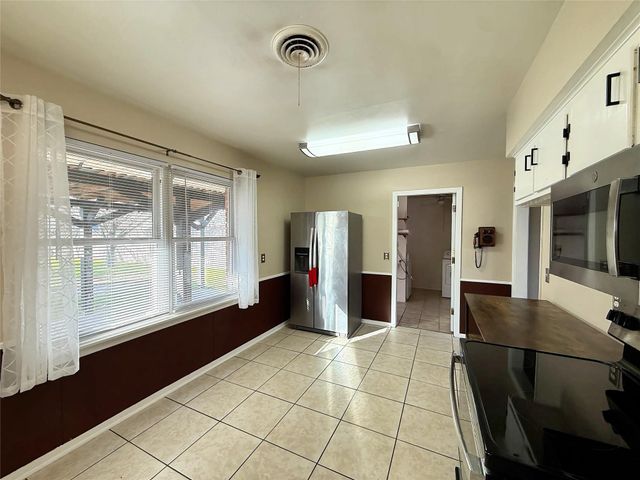 106 S Magnolia Street, Lake Jackson, TX 77566