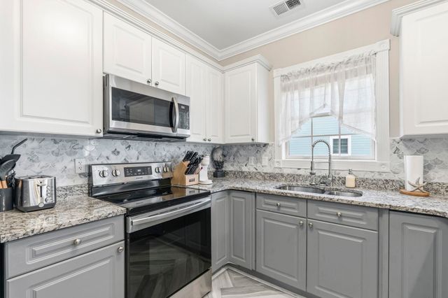 4891 Luster Leaf Cir Apt 301, Myrtle Beach, SC 29577