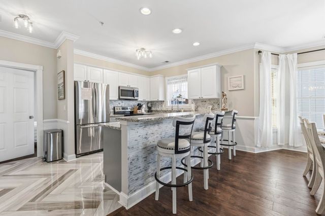 4891 Luster Leaf Cir Apt 301, Myrtle Beach, SC 29577