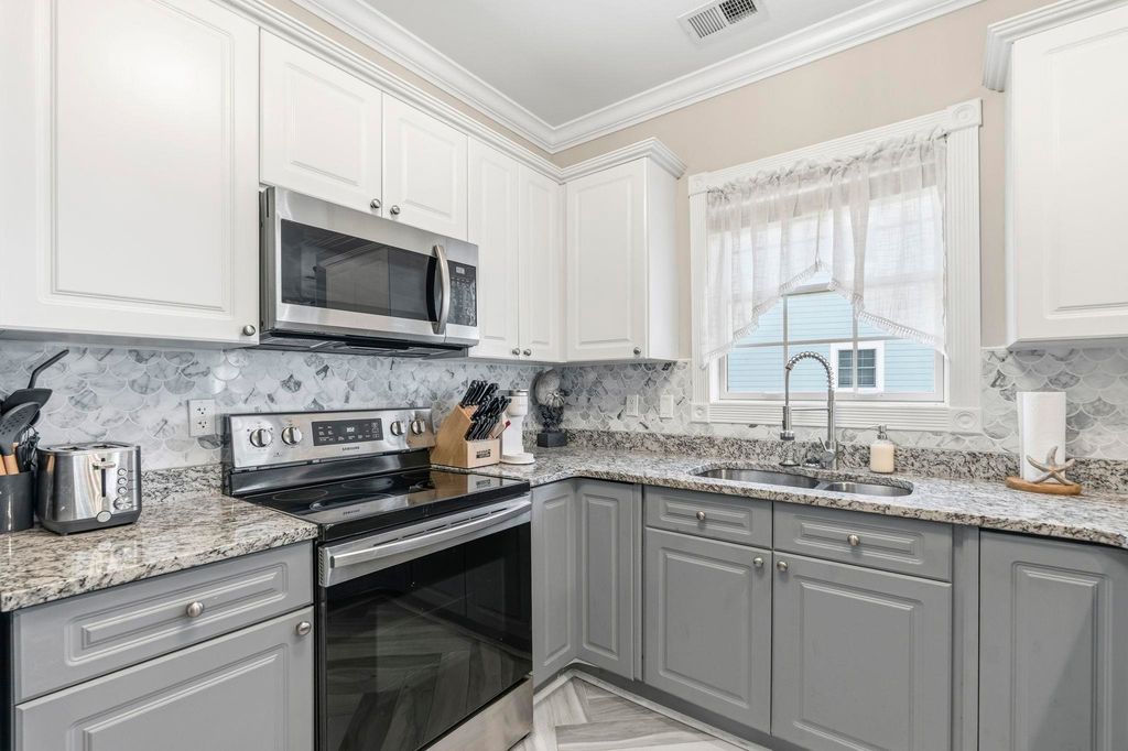 4891 Luster Leaf Cir Apt 301, Myrtle Beach, SC 29577 — photo 2