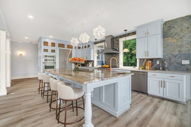 179 Oakland St, Wellesley, MA 02481