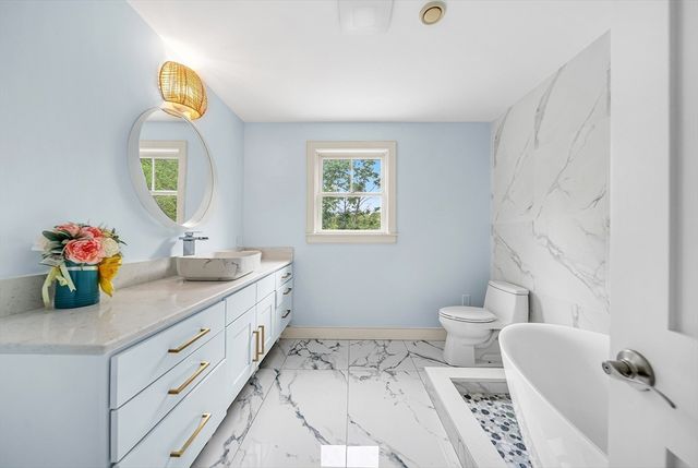 179 Oakland St, Wellesley, MA 02481
