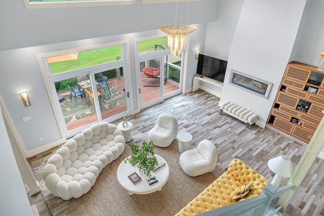 179 Oakland St, Wellesley, MA 02481