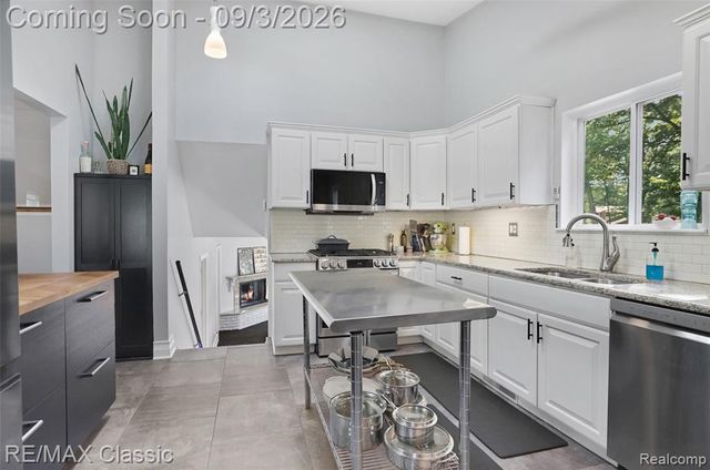 7514 Capri Drive, White Lake, MI 48383