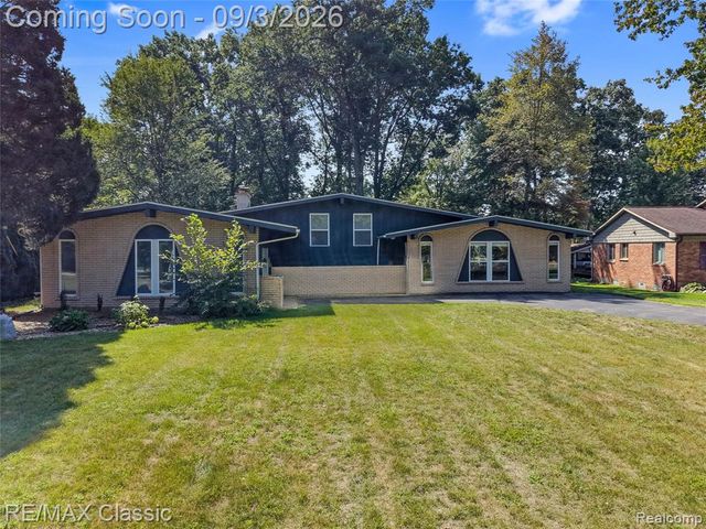 7514 Capri Drive, White Lake, MI 48383