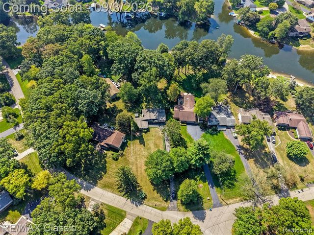 7514 Capri Drive, White Lake, MI 48383