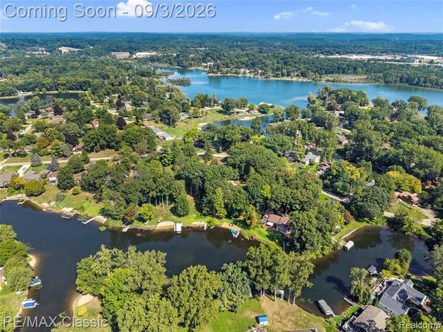 7514 Capri Drive, White Lake, MI 48383