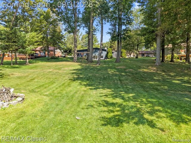 7514 Capri Drive, White Lake, MI 48383