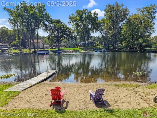 7514 Capri Drive, White Lake, MI 48383