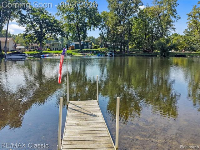 7514 Capri Drive, White Lake, MI 48383