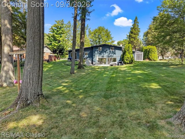 7514 Capri Drive, White Lake, MI 48383