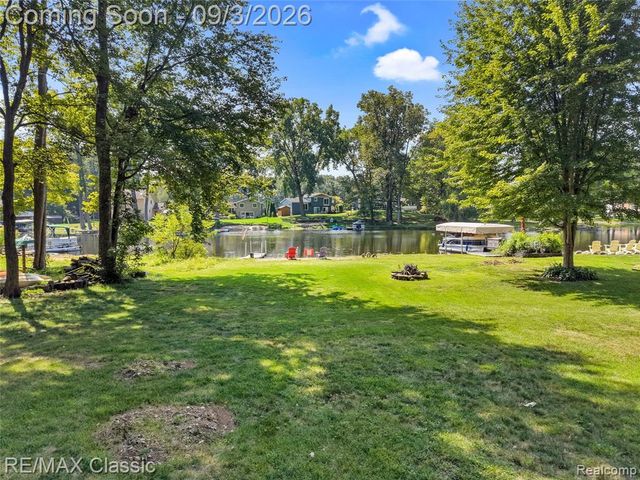 7514 Capri Drive, White Lake, MI 48383