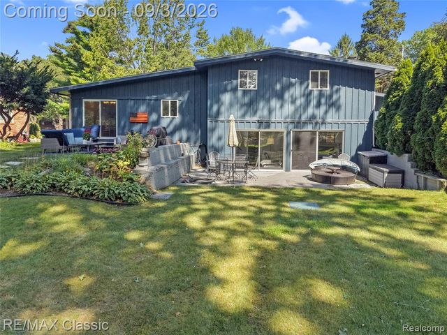 7514 Capri Drive, White Lake, MI 48383