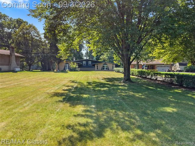 7514 Capri Drive, White Lake, MI 48383