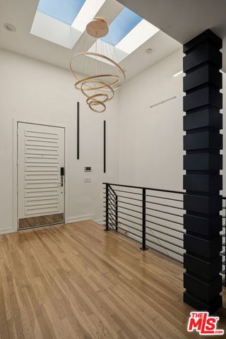 9314 Lloydcrest Drive, Beverly Hills, CA 90210