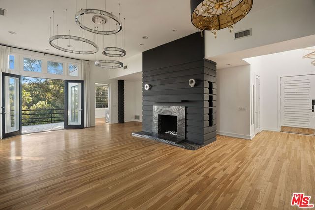 9314 Lloydcrest Drive, Beverly Hills, CA 90210