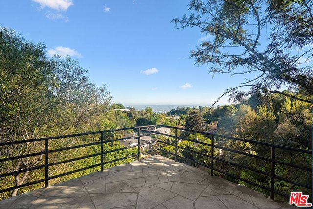 9314 Lloydcrest Drive, Beverly Hills, CA 90210