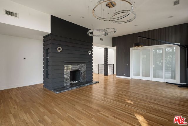 9314 Lloydcrest Drive, Beverly Hills, CA 90210