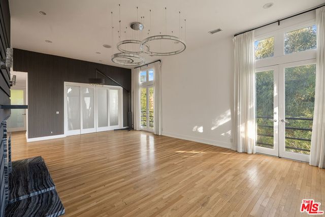 9314 Lloydcrest Drive, Beverly Hills, CA 90210