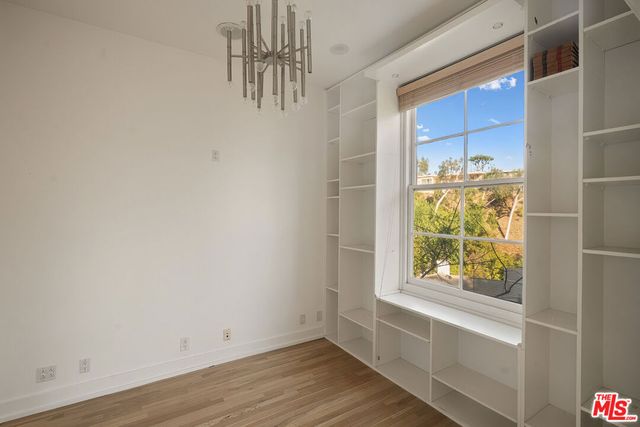 9314 Lloydcrest Drive, Beverly Hills, CA 90210