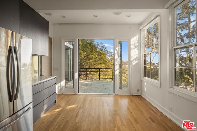 9314 Lloydcrest Drive, Beverly Hills, CA 90210