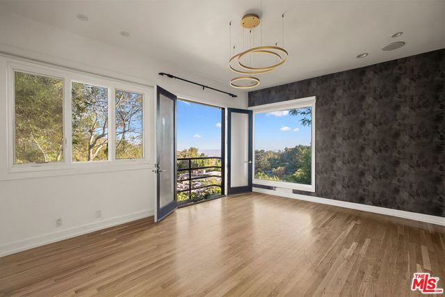 9314 Lloydcrest Drive, Beverly Hills, CA 90210