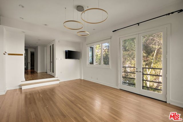 9314 Lloydcrest Drive, Beverly Hills, CA 90210
