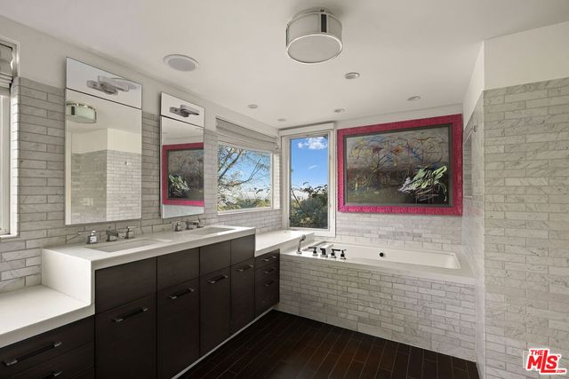 9314 Lloydcrest Drive, Beverly Hills, CA 90210