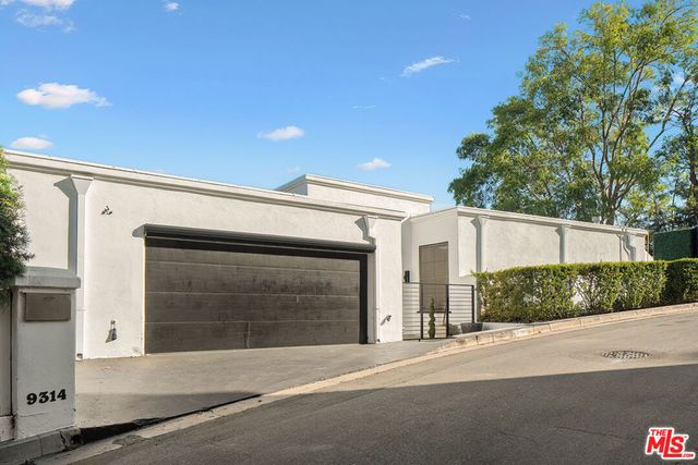 9314 Lloydcrest Drive, Beverly Hills, CA 90210