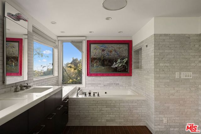 9314 Lloydcrest Drive, Beverly Hills, CA 90210