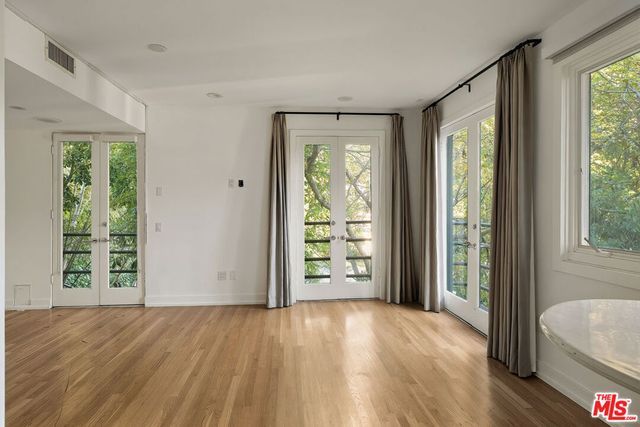 9314 Lloydcrest Drive, Beverly Hills, CA 90210