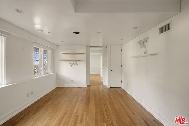 9314 Lloydcrest Drive, Beverly Hills, CA 90210