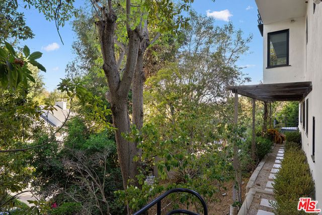 9314 Lloydcrest Drive, Beverly Hills, CA 90210