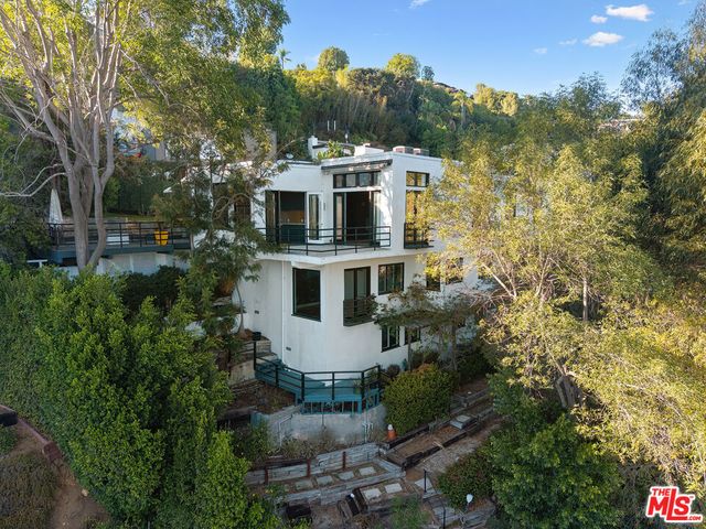 9314 Lloydcrest Drive, Beverly Hills, CA 90210