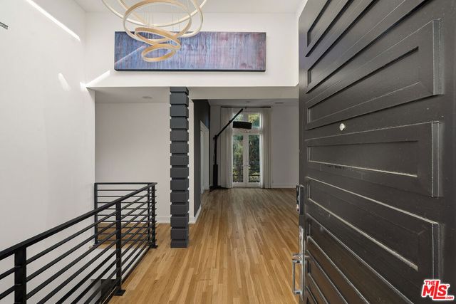 9314 Lloydcrest Drive, Beverly Hills, CA 90210