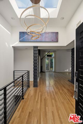9314 Lloydcrest Drive, Beverly Hills, CA 90210