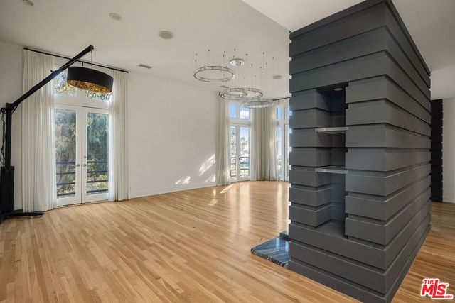 9314 Lloydcrest Drive, Beverly Hills, CA 90210