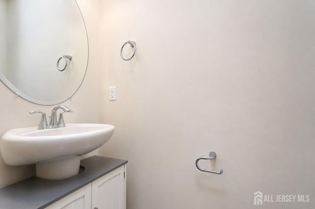 605 parker Boulevard, West Windsor, NJ 08550