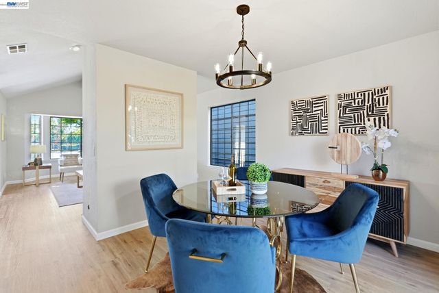 29 Captains Dr, Alameda, CA 94502