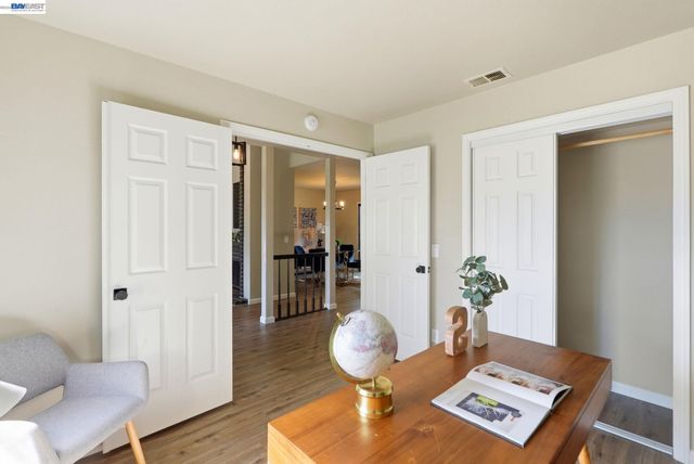 29 Captains Dr, Alameda, CA 94502