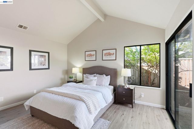 29 Captains Dr, Alameda, CA 94502
