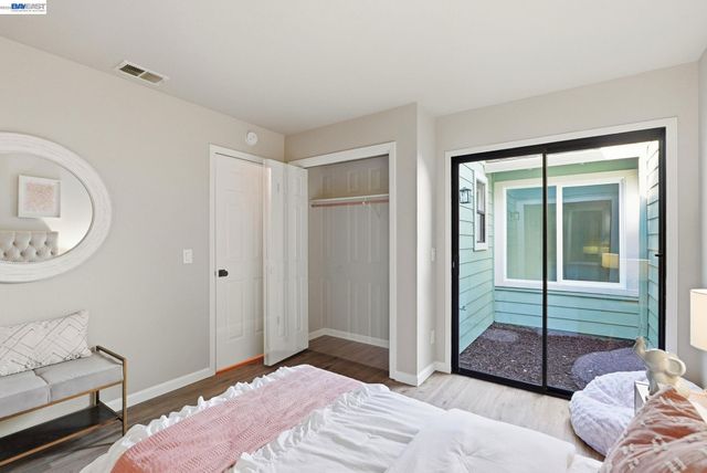 29 Captains Dr, Alameda, CA 94502