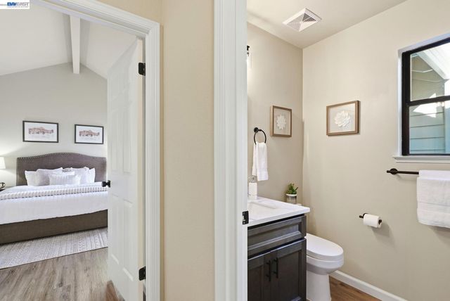 29 Captains Dr, Alameda, CA 94502